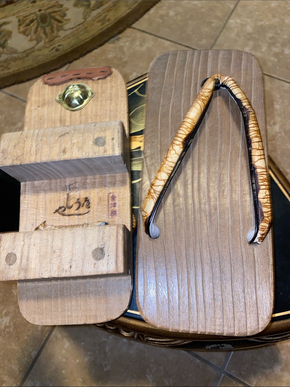 Authentic Yashiuya Wooden Geta Style Sandal Pair with Tan Straps - Picture 4 of 6